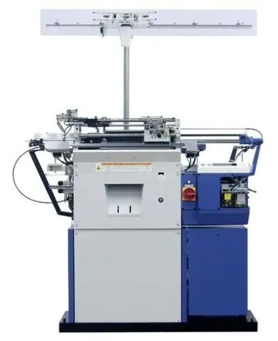 Computerised glove knitting machine